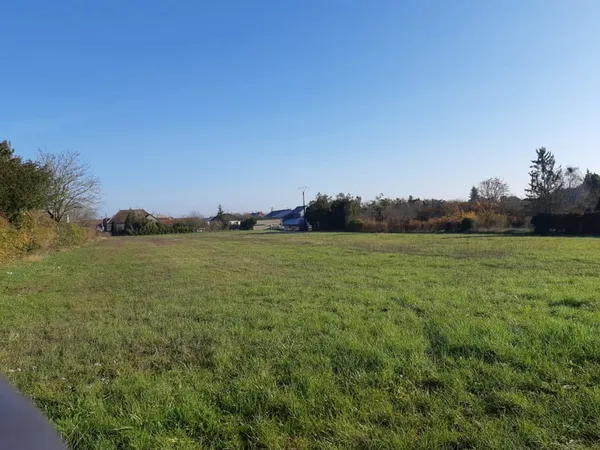 Terrain de 6661 m² à Piney pour 165000 €, projet de maison à envisager !