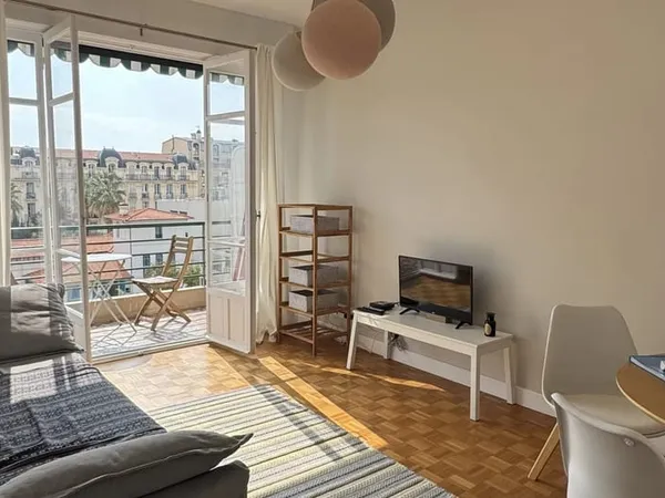 NICE FLEURS - APPARTEMENT 2 PIECES AVEC TERRASSE