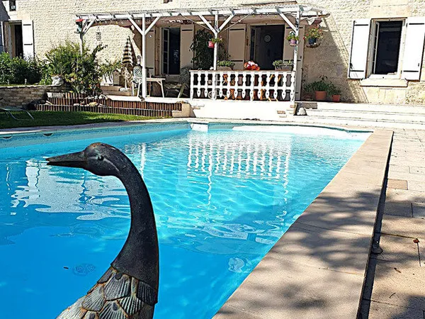 Maison 145 m² pierre à vendre 6 pièces BELLEVIGNE (16) 3/4 Chambres plus piscine