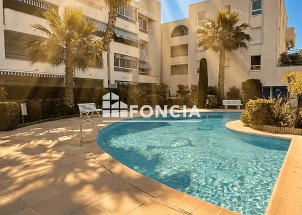 SAINT RAPHAËL PROXIMITE PLAGES, SPACIEUX APPARTEMENT 2 PIECES BIS AVEC GRAND GARAGE