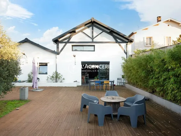 Loft d'Architecte avec Jardin et Piscine
