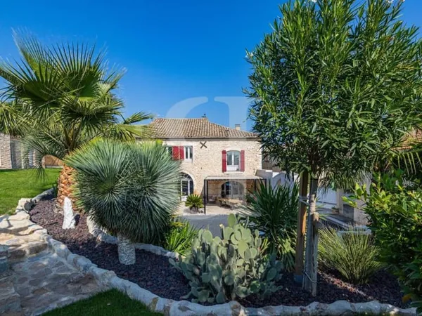 Maison en pierres avec prestations haut de gamme, appartement in