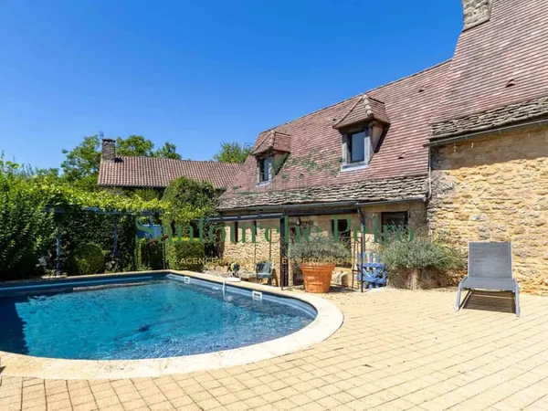 À Beynac et Cazenac, à 10 km au sud de Sarlat - Périgord Noi