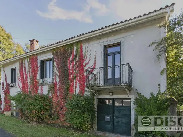Belle maison lumineuse et confortable avec maison d'amis, jardin et piscine.