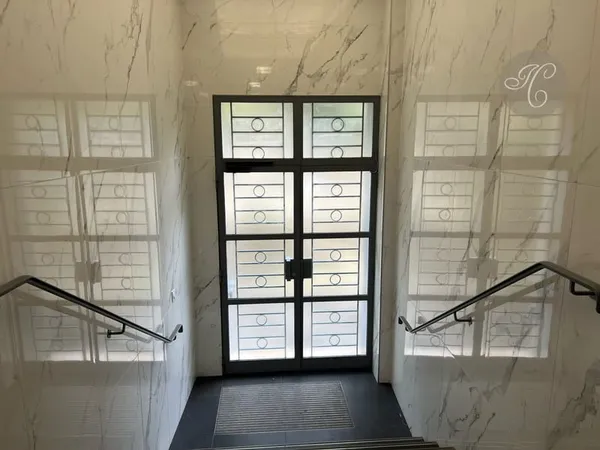 INTRA MUROS BEAU T2 moderne avec ascenseur