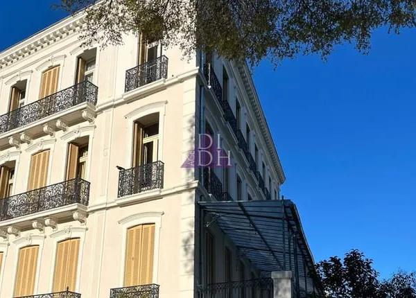 Du cachet pour ce 4 pièces de 143m2 climatisé avec terrasse