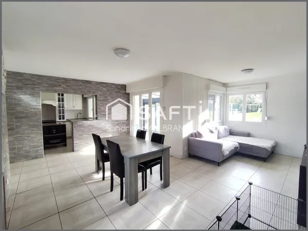 Maison semi-individuelle de semi-plain pied avec sous sol ,3 chambres et jardin