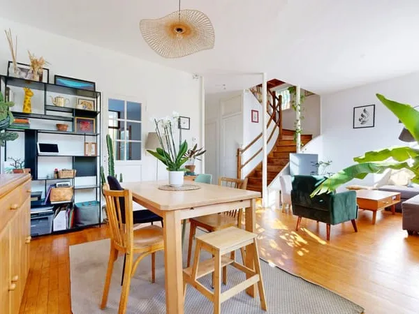 Magnifique Maison de 116m² sur trois niveaux avec jardin, cave