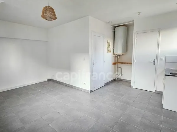 Appartement totalement rénové avec place de parking privative à vendre 1 pièces ETRECHY (91)