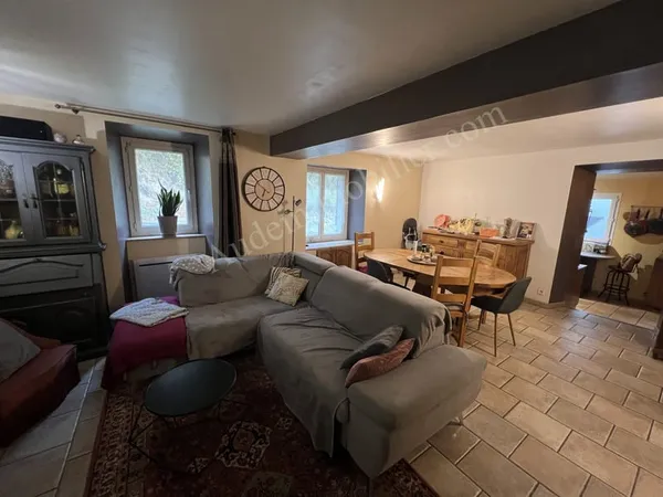 Maison de village avec garage et cour