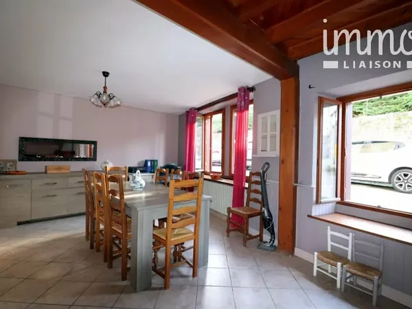 Maison de 130 m2 à rénover avec dépendances de 110 m2