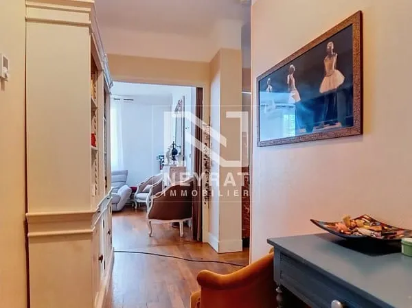 Venez découvrir cet appartement situé à deux pas de la gare au deuxième et dernière étage d'une peti