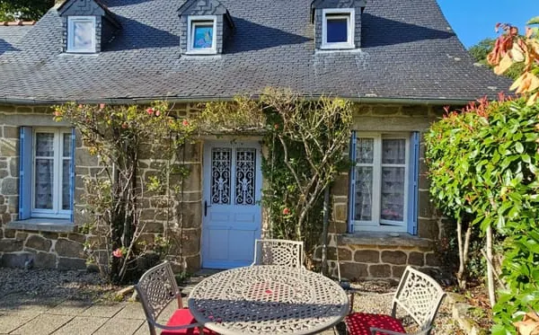 Maison en pierre en bourg