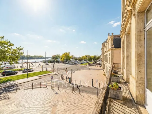 QUAI DES CHARTRONS - APPARTEMENT XVIIIème - JOHN TAYLOR