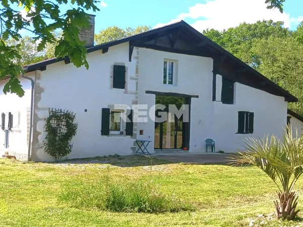 Maison rénovée 183 m2 + 2,3 ha de terrain 4 chambres Gar