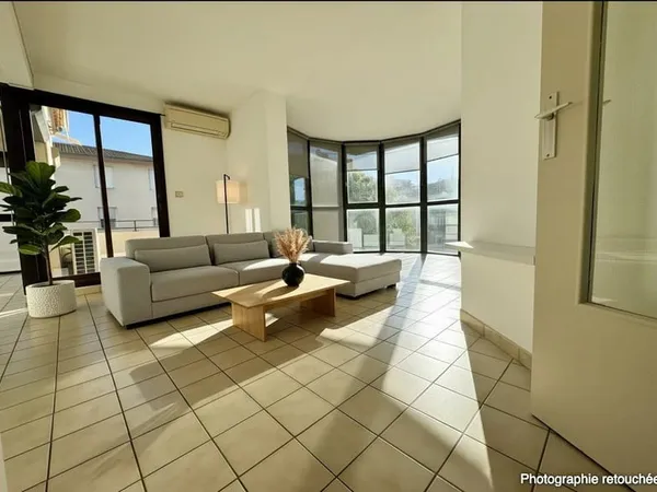Appartement 90 m² Troisième avec Ascenseur , terrasses, parki