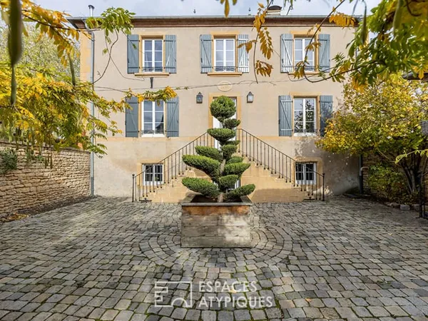 Ancien presbytère rénové avec jardin et dépendance