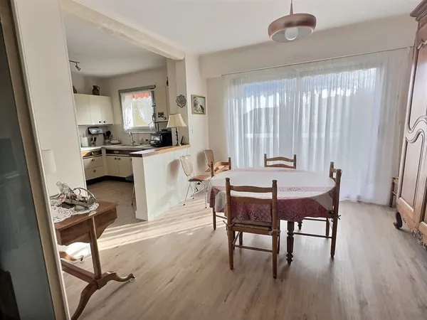 Orléans - Quartier Patinoire - Appartement 5 pièces avec belle terrasse au 5ème étage avec ascenseur