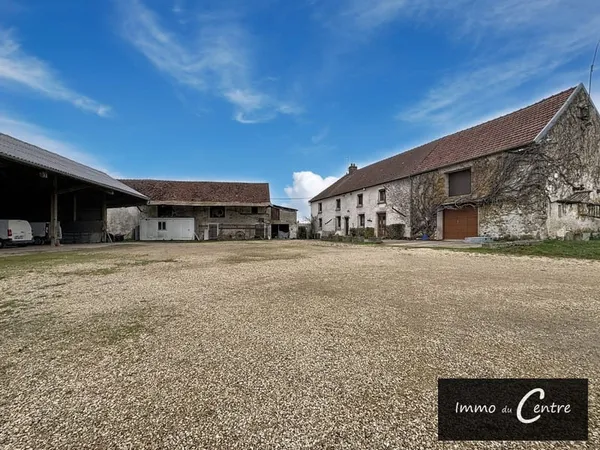 Corps de ferme (premier voisin à plus de 150 m, idéal pour é