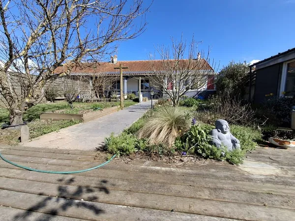Maison des années 70, sous-sol complet, de 116 m2 habitables