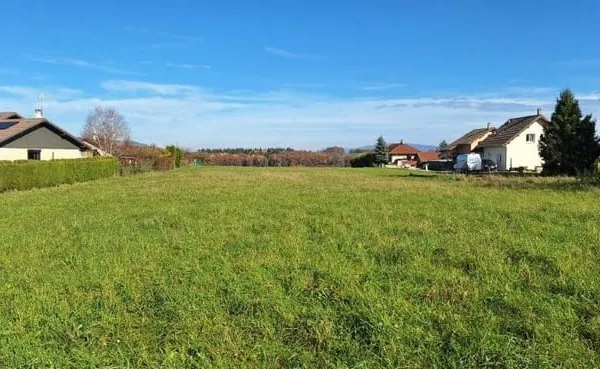 Terrain à bâtir de 673 m² à DROISY (74)