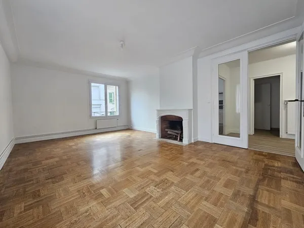 Appartement de 121 m2 avec 3 chambres en hyper centre de Ver