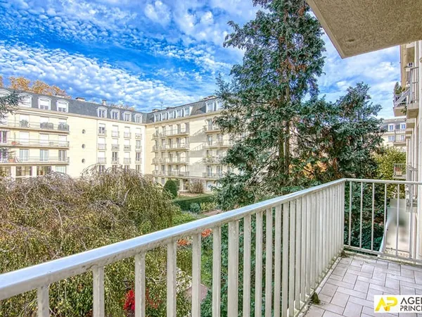 Versailles Avenue de Paris Appartement 4 P 90 m² carrez avec balcon, ascenseur et parking