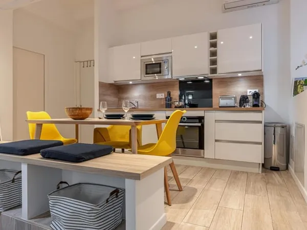 Nice - Vieux Nice - Charmant 2 pièces de 42 m² entièrement rénové au coeur de la vieille ville