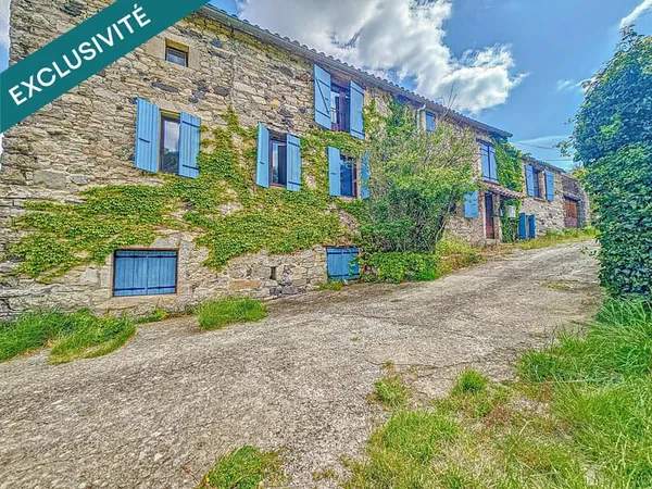 Superbe propriété de caractère avec terrain et piscine
