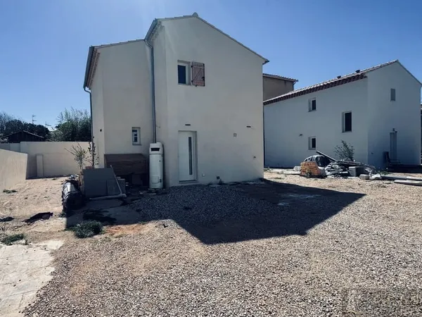 Découvrez cette magnifique maison moderne individuelle, con