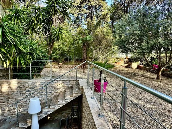 MARSEILLE 9EME, T5 de 174m2 +2 Terrasses + 500m2 de Jardin+ Place de Parking