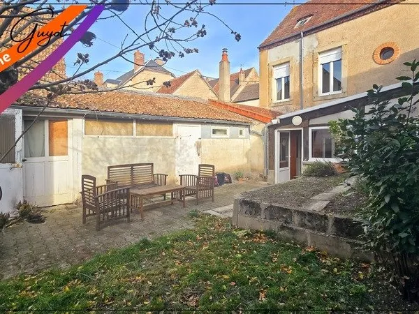 Maison de bourg 82 m² - Jardin sans vis-à-vis - Souvigny proche Moulins