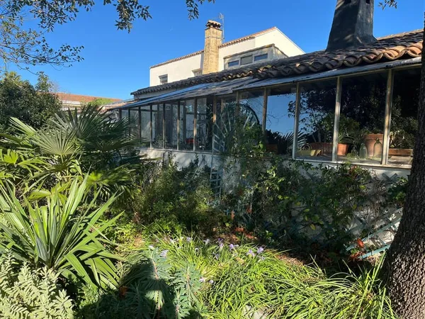 ST JEAN DE VEDAS : maison de 5 pièces 120 m2 parcelle 740 m2