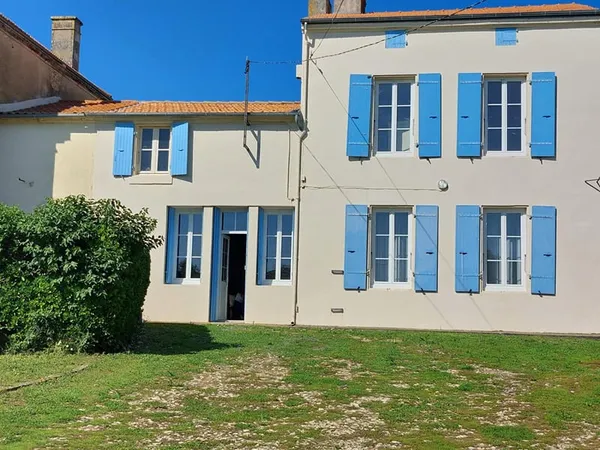 Maison de Caractère +500m² dépendances