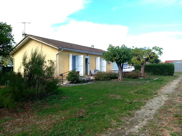 Maison individuelle de plain pied d'environ 105 m2 à Coutras