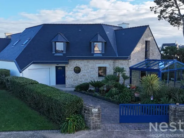 QUIBERON - Grande maison d'architecte à vendre proche du centre-ville et des plages de la baie !