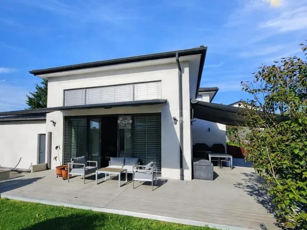 Maison 6 pièces 240 m²