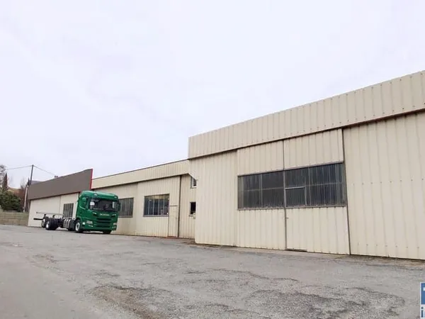 CARROSSERIE INDUSTRIELLE DE 900 M2