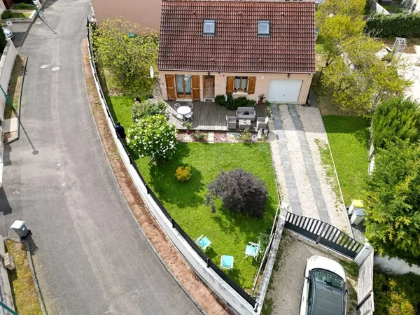 Maison - 90 m² - 4 pièces