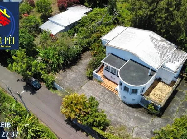 VILLA de 320 m2 à renover avec un énorme potentiel - Bien rare