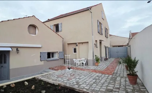 Maison 4 chambres avec un appartement T2 à Vendre. Aucun travaux !