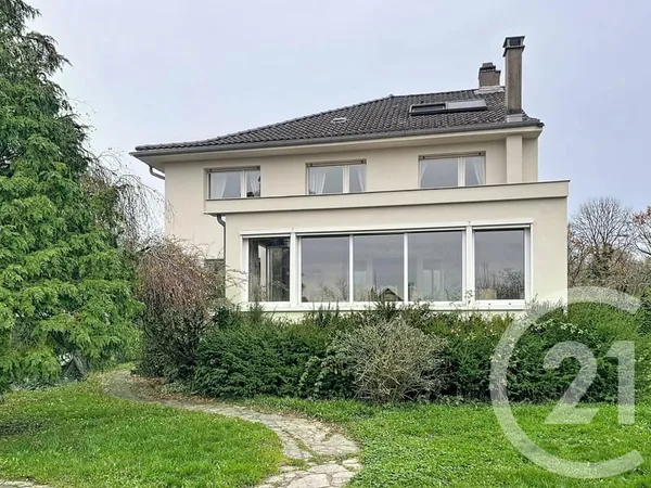 Maison 10 pièces 285 m²