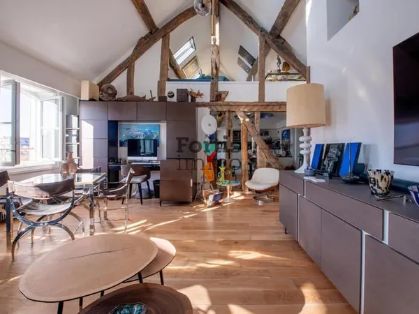 PARIS 10 - CHARMANT DUPLEX EN DERNIER ETAGE AVEC 2 CHAMBRES