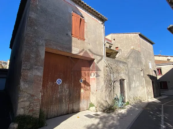 Maison de village avec extérieur et grand garage