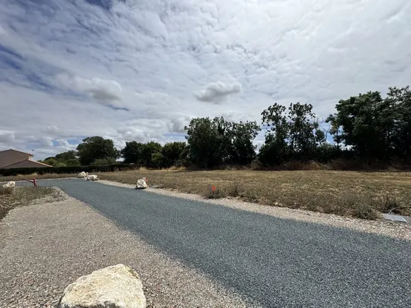 Terrain à bâtir de 306 m² à VILLEDOUX (17)