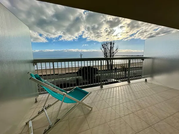 LA BAULE, FACE MER STUDIO EN 2ème ÉTAGE