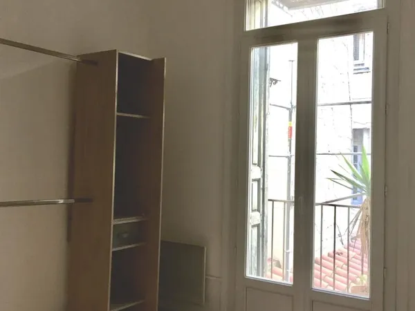 UN APPARTEMENT T3, 54m2 sh, au calme en centre-ville
