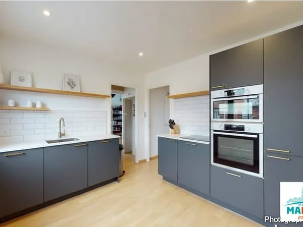 Albert, maison 3 chambres, un bureau, garage, jardin.