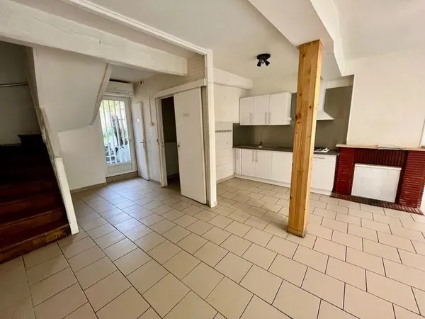 Jolie maison de ville entièrement rénovée avec jardin arrière