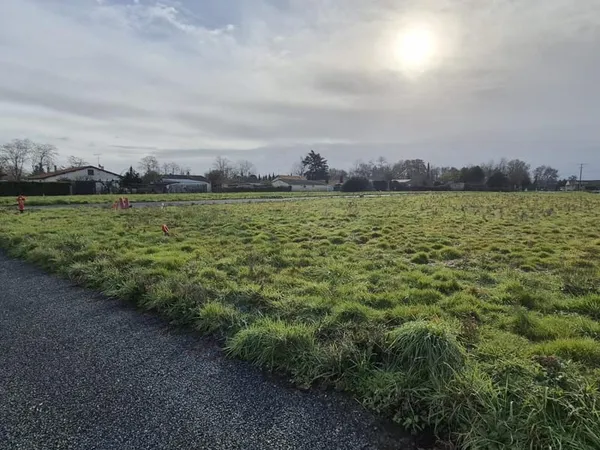 Terrain à bâtir de 600 m² à Coutras